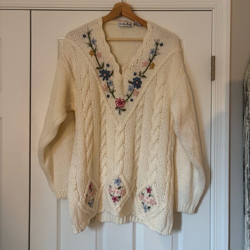 Vintage Embroidered V Neck Granny Grandma Sweater Cottage Core Feminine Girly M